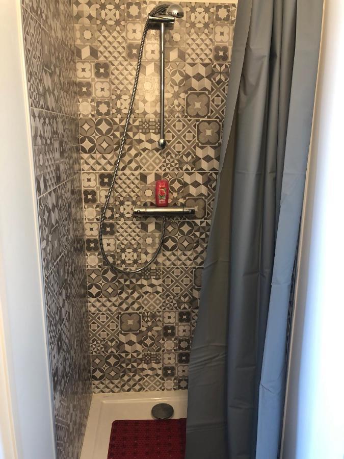 Grande Chambre 14 M2 Avec Salle De Bain Privative A Nanterre Prefecture Proche La Defense Arena Campus Sncf Et Paris Εξωτερικό φωτογραφία
